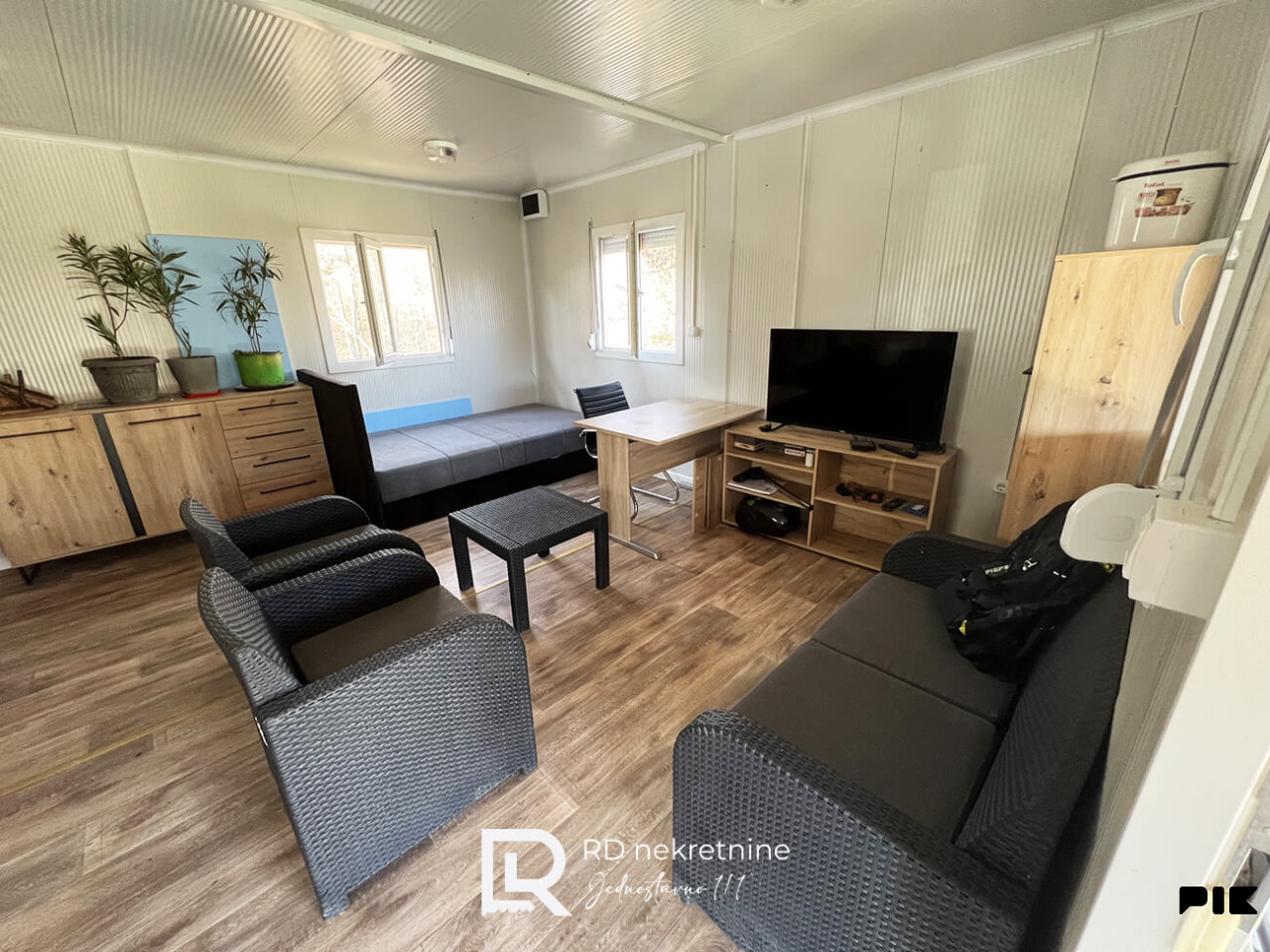 Na prodaju montažna vikendica 30m2, na placu 3458m2, Malo Blaško 7
