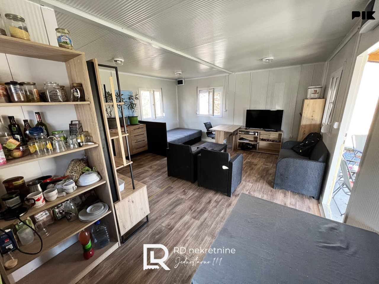 Na prodaju montažna vikendica 30m2, na placu 3458m2, Malo Blaško 9