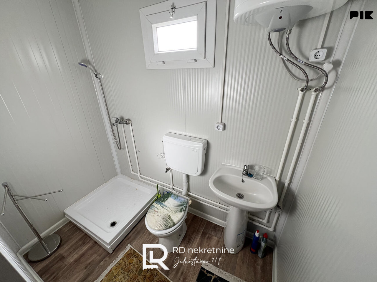 Na prodaju montažna vikendica 30m2, na placu 3458m2, Malo Blaško 10