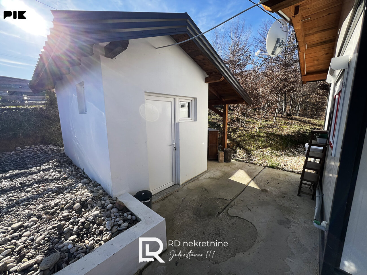 Na prodaju montažna vikendica 30m2, na placu 3458m2, Malo Blaško 11