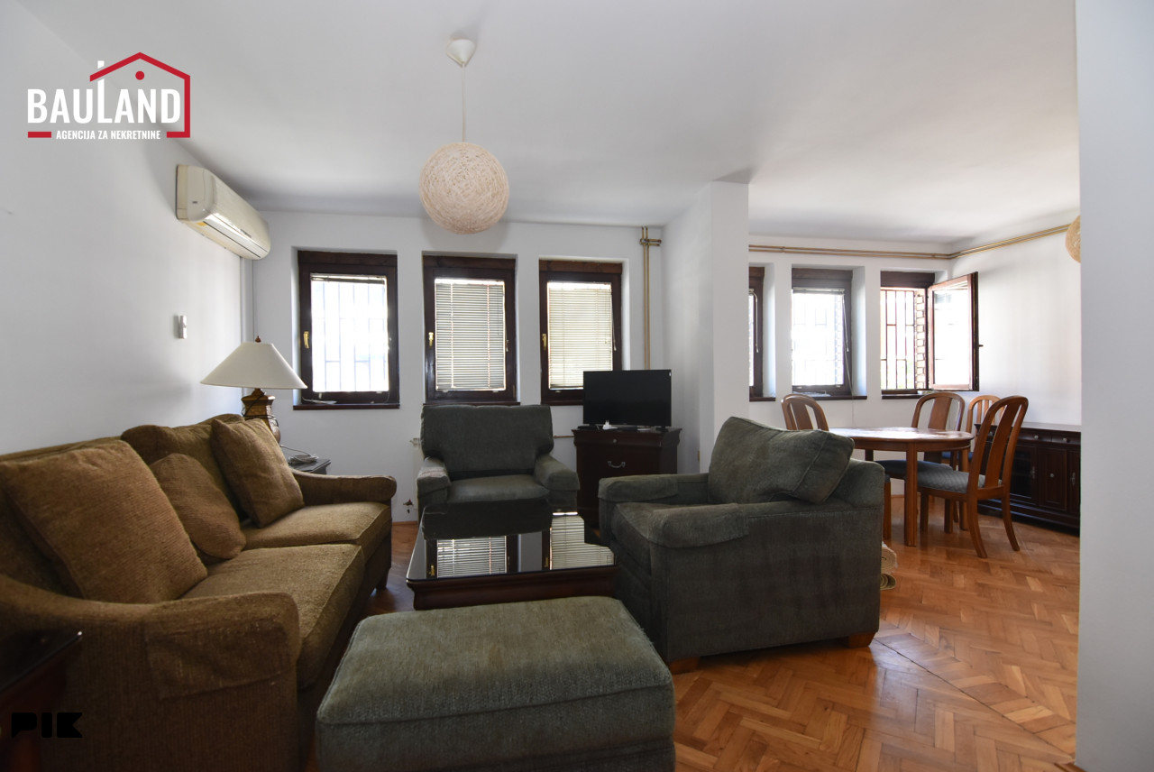 Četverosoban, dvoetažni stan, 100m2 / Čobanija, Centar