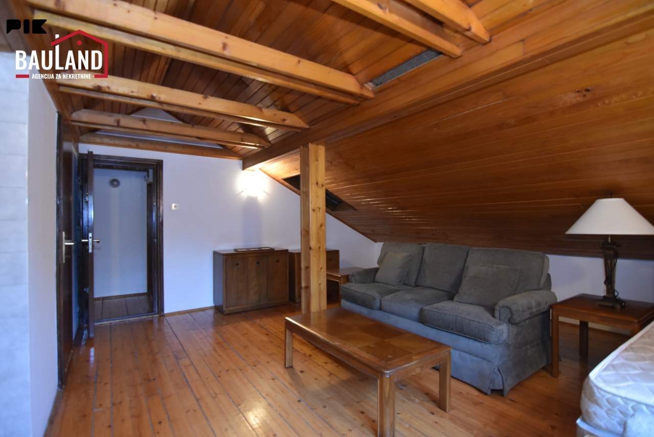Četverosoban, dvoetažni stan, 100m2 / Čobanija, Centar 13