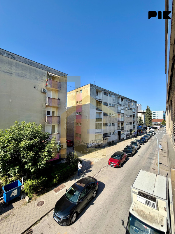 Iznajmljujemo poslovni prostor u Centru grada 10