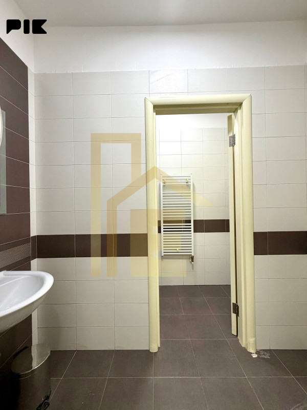 Iznajmljujemo poslovni prostor u Centru grada 18
