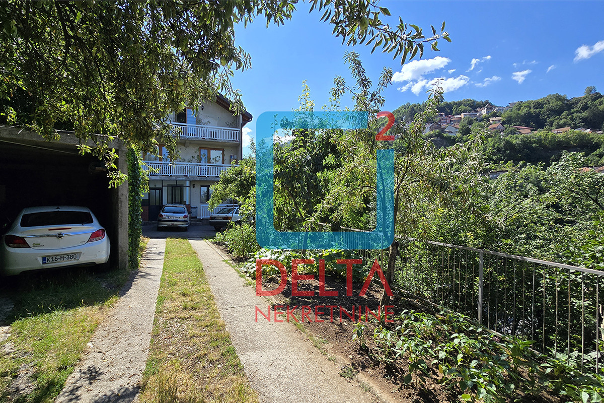 Dvospratna kuća / 273m2 / parcela 274m2 / Vratnik / Stari Grad