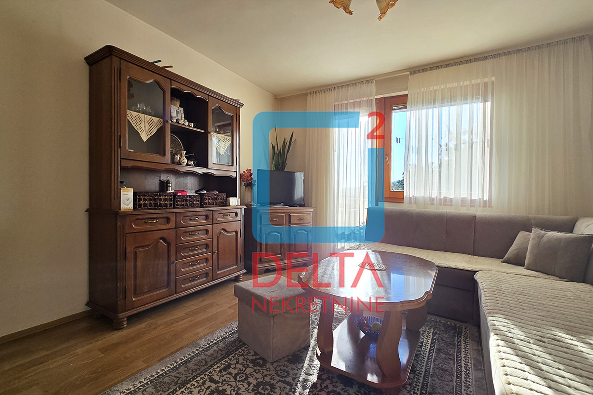 Dvospratna kuća / 273m2 / parcela 274m2 / Vratnik / Stari Grad 4