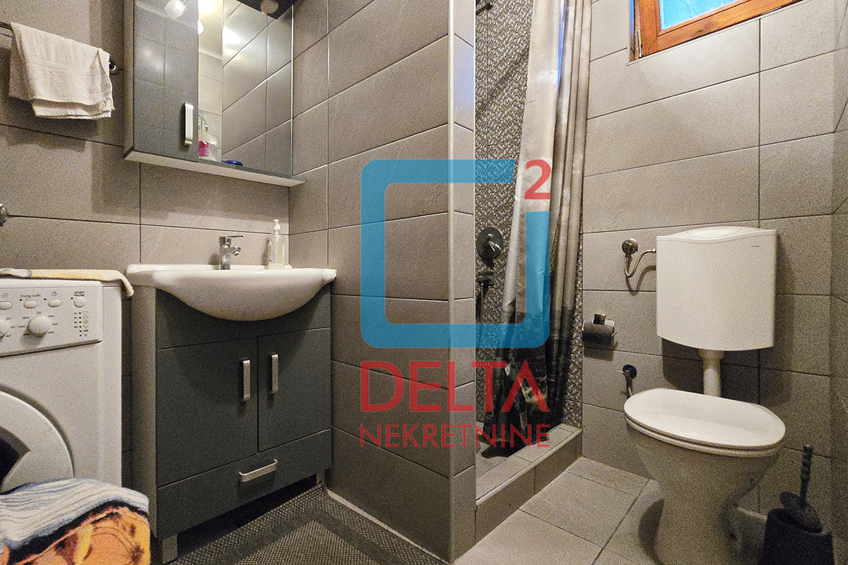 Dvospratna kuća / 273m2 / parcela 274m2 / Vratnik / Stari Grad 9