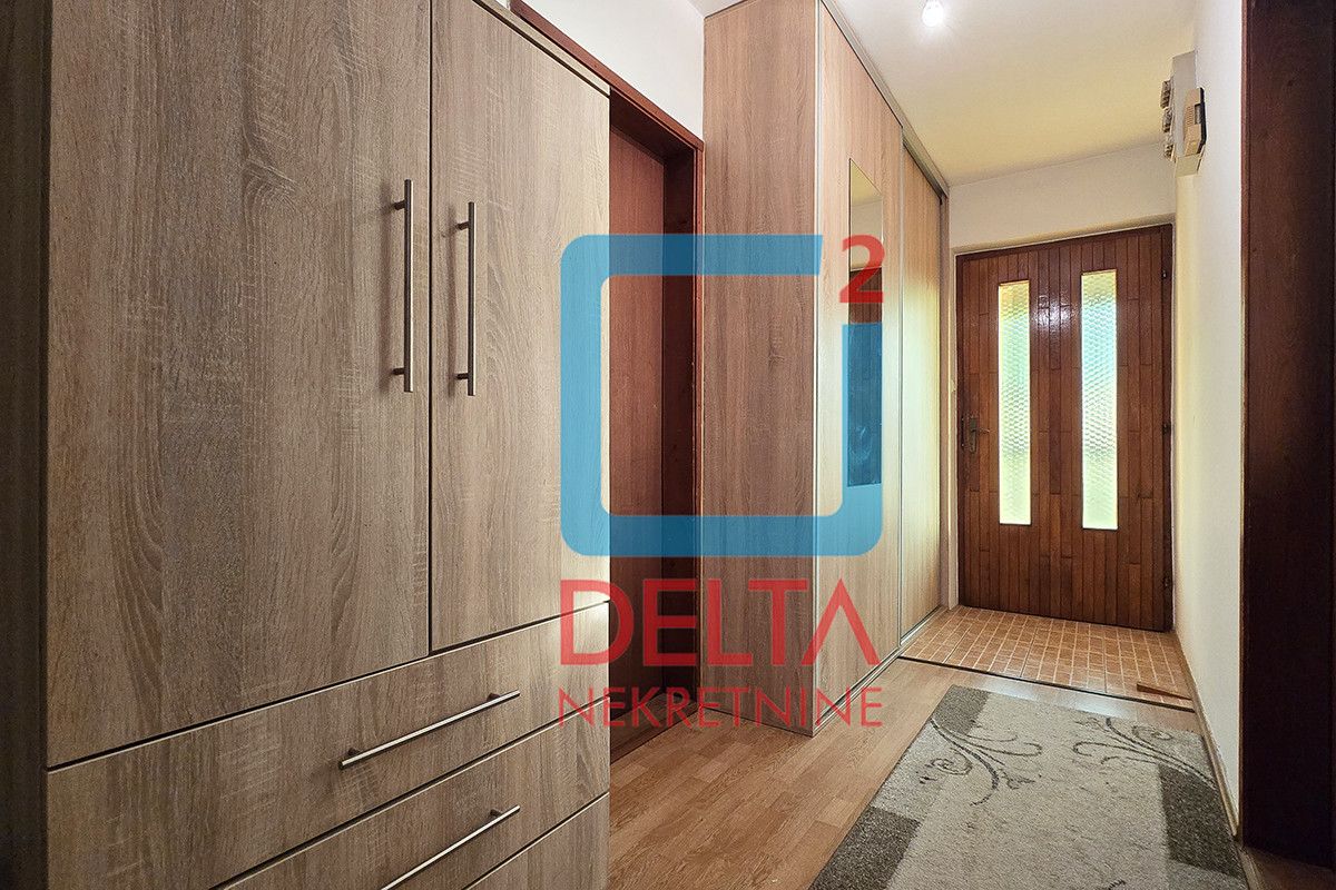 Dvospratna kuća / 273m2 / parcela 274m2 / Vratnik / Stari Grad 12