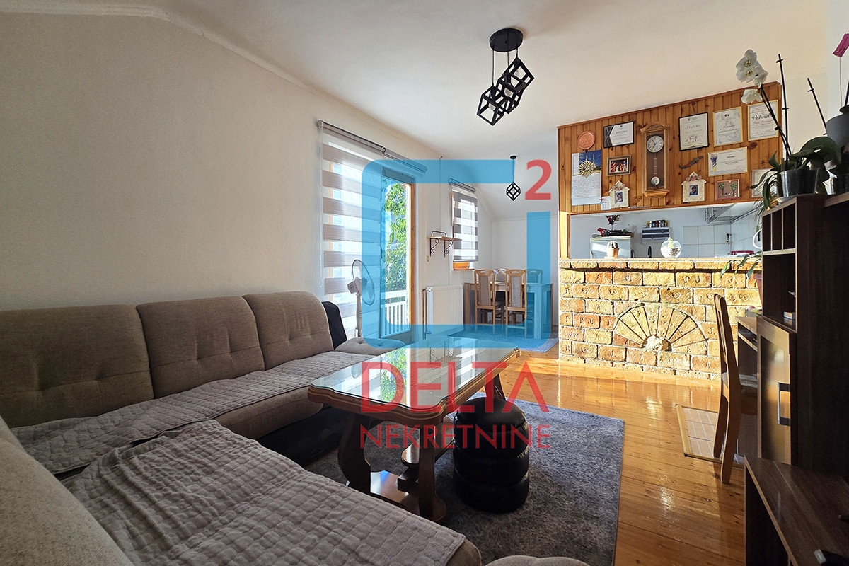 Dvospratna kuća / 273m2 / parcela 274m2 / Vratnik / Stari Grad 15