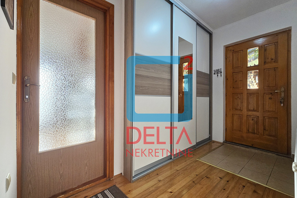 Dvospratna kuća / 273m2 / parcela 274m2 / Vratnik / Stari Grad 22
