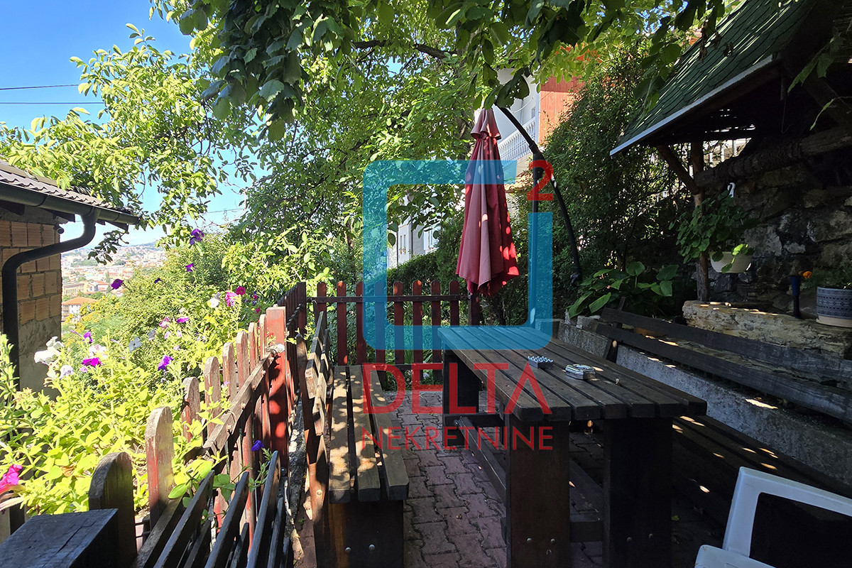 Dvospratna kuća / 273m2 / parcela 274m2 / Vratnik / Stari Grad 27