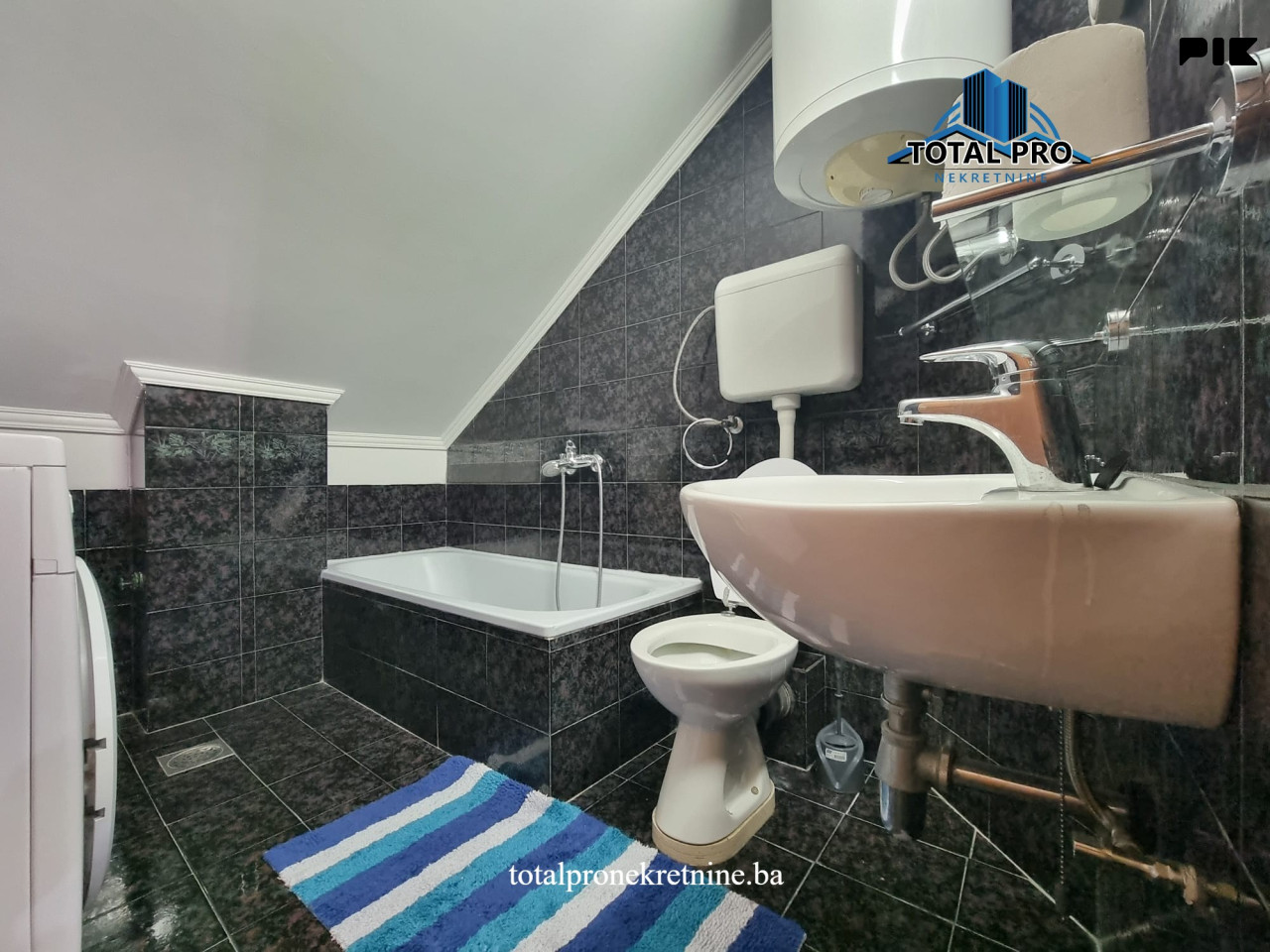 TOTAL PRO / Dvoetažni stan u kući 180m2 / Mejtaš / Centar 21