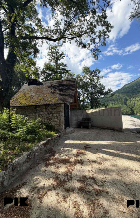 Prodaje se kuća na obali Jablaničkog jezera na parceli 1.073m2 4