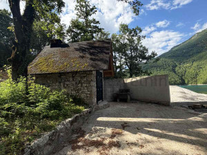 A house on the shore of Lake Jablanica is for sale on a plot of 1,073 m². photo 4
