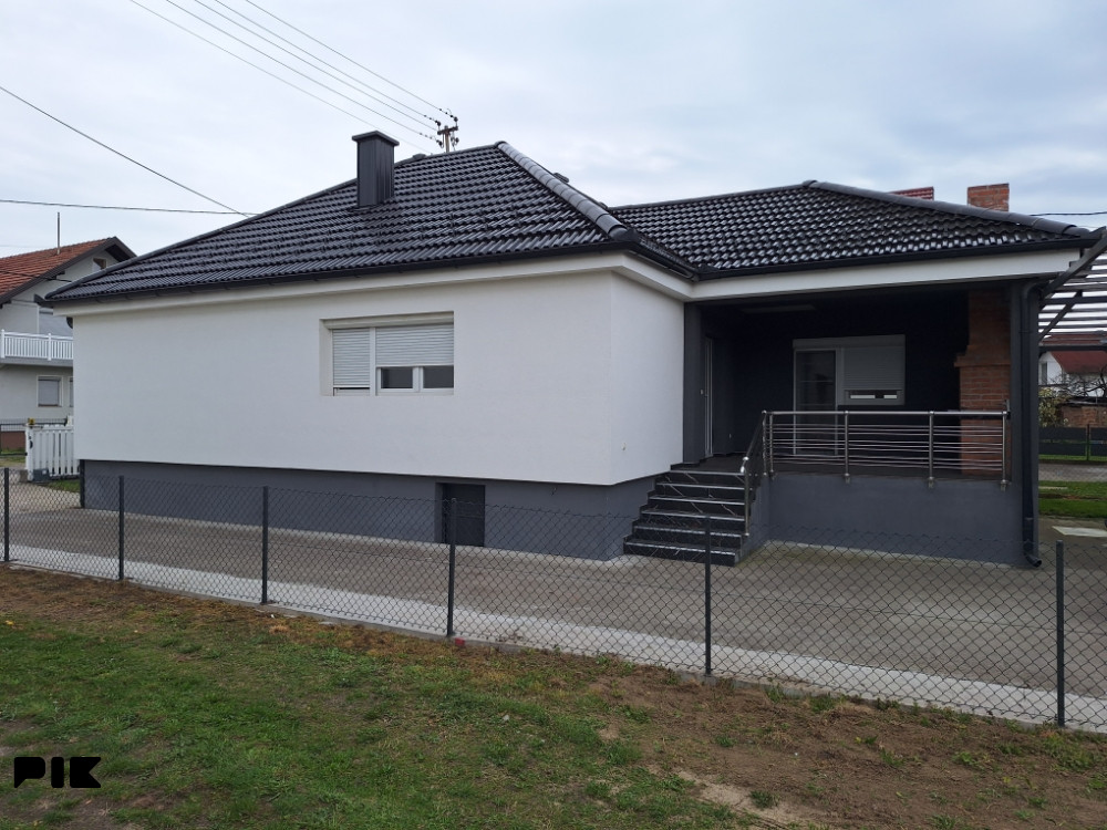 Kuca 112m2 i pomocni objekat hala 300m2 modrica stan 2