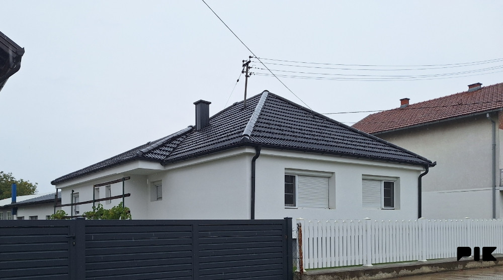 Kuca 112m2 i pomocni objekat hala 300m2 modrica stan 4