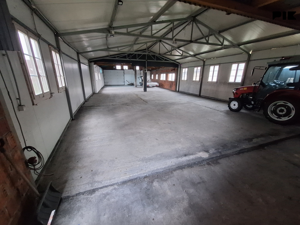 Kuca 112m2 i pomocni objekat hala 300m2 modrica stan 7