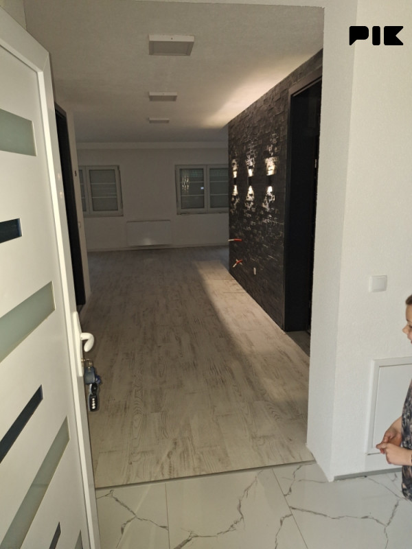 Kuca 112m2 i pomocni objekat hala 300m2 modrica stan 5