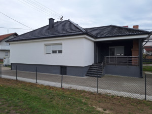 Kuca 112m2 i pomocni objekat hala 300m2 modrica stan photo 3