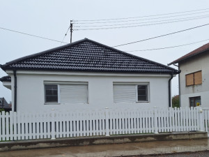 Kuca 112m2 i pomocni objekat hala 300m2 modrica stan photo 2