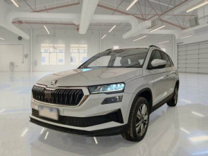 ŠKODA Karoq 2.0 DSG "STYLE" Virtual Matrix Kamera Keyless 2023
