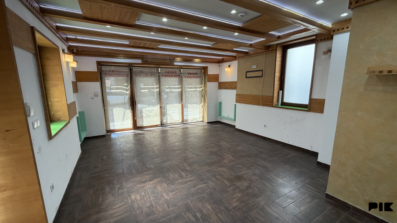 Poslovni prostor/Bascarsija/Stari grad/53m2 13