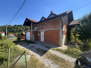 Kuća, 180 m², Zavidovići