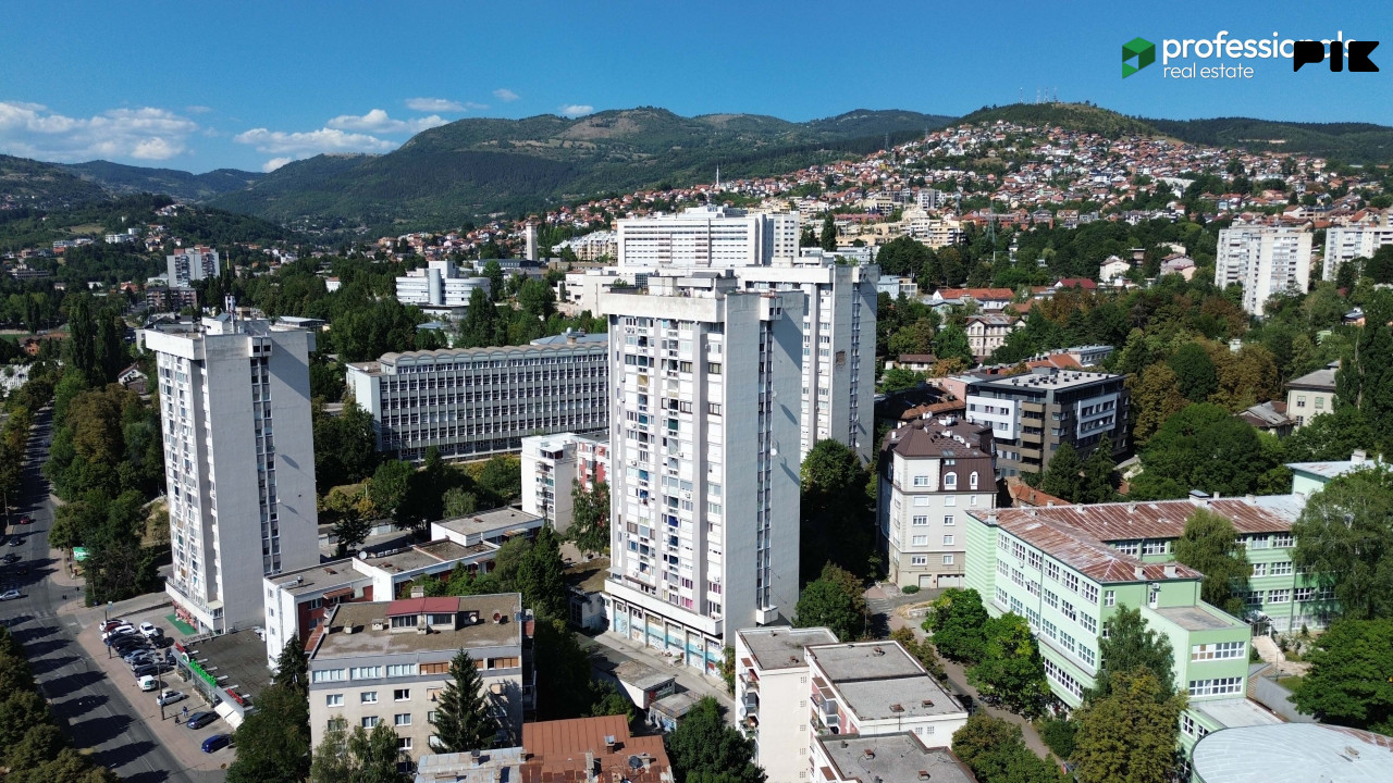 Trosoban stan Centar Bolnička Sarajevo 78 m2