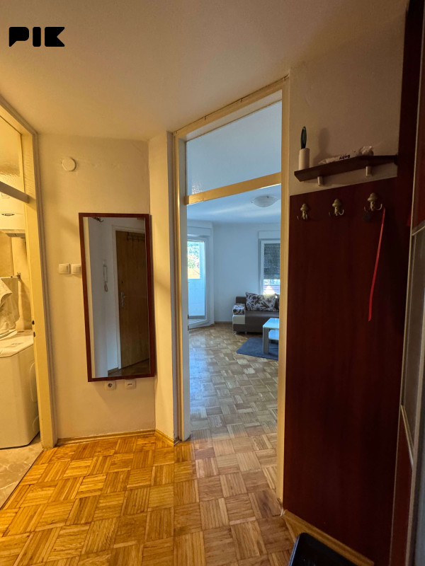 Stan 37m2 Banja Luka - Bulevar Centar - balkon i parking 4