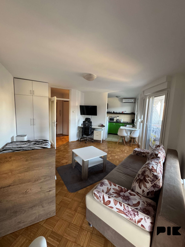 Stan 37m2 Banja Luka - Bulevar Centar - balkon i parking 7