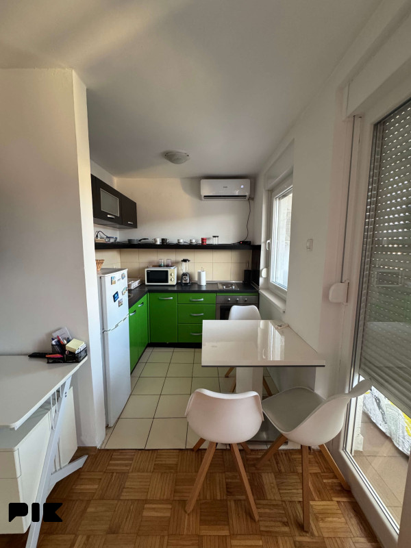 Stan 37m2 Banja Luka - Bulevar Centar - balkon i parking 9