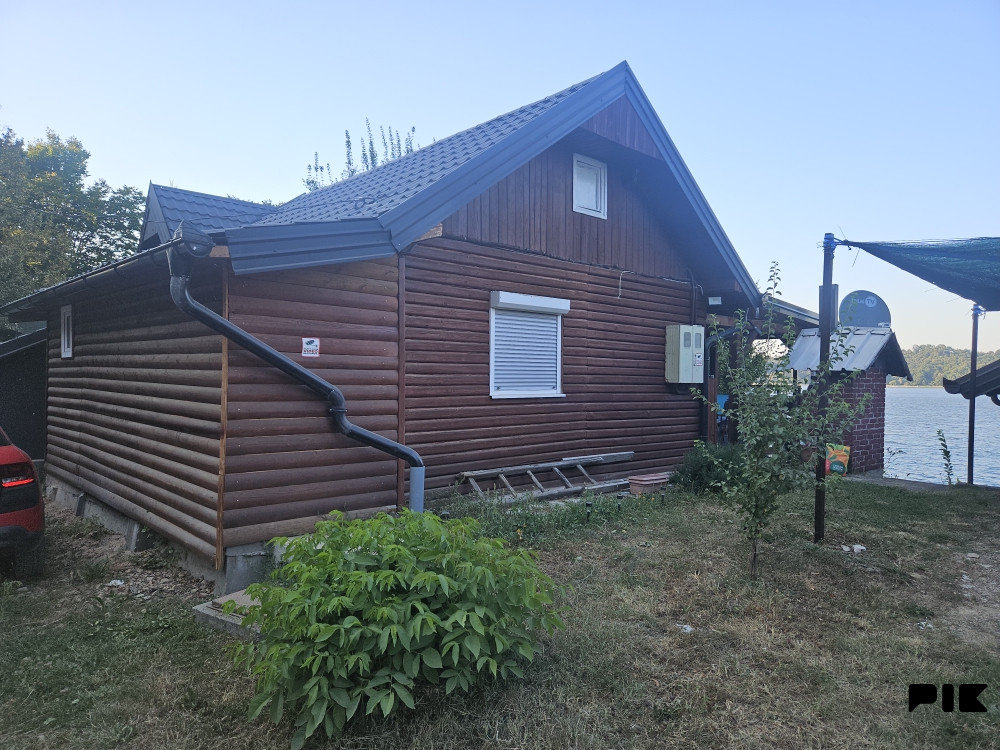 VIKENDICA NA JEZERU MODRAC
