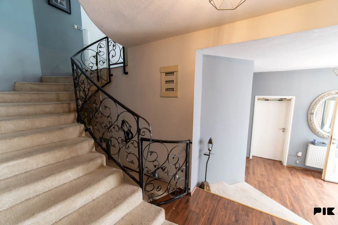 PROPERTIZE | PRODAJA | Moderno namještena kuća na Alifakovcu 5
