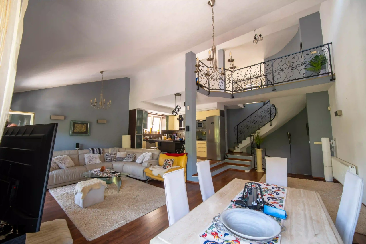 PROPERTIZE | PRODAJA | Moderno namještena kuća na Alifakovcu 10