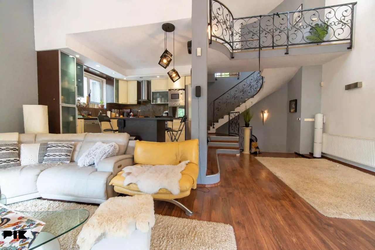 PROPERTIZE | PRODAJA | Moderno namještena kuća na Alifakovcu 11