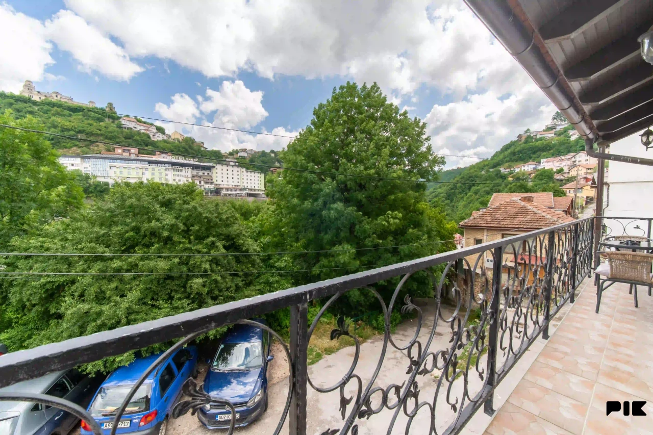 PROPERTIZE | PRODAJA | Moderno namještena kuća na Alifakovcu 15