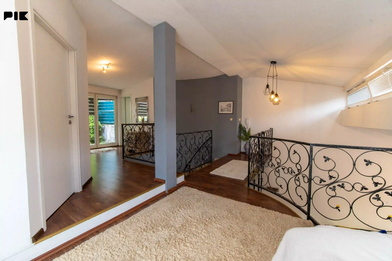 PROPERTIZE | PRODAJA | Moderno namještena kuća na Alifakovcu 19