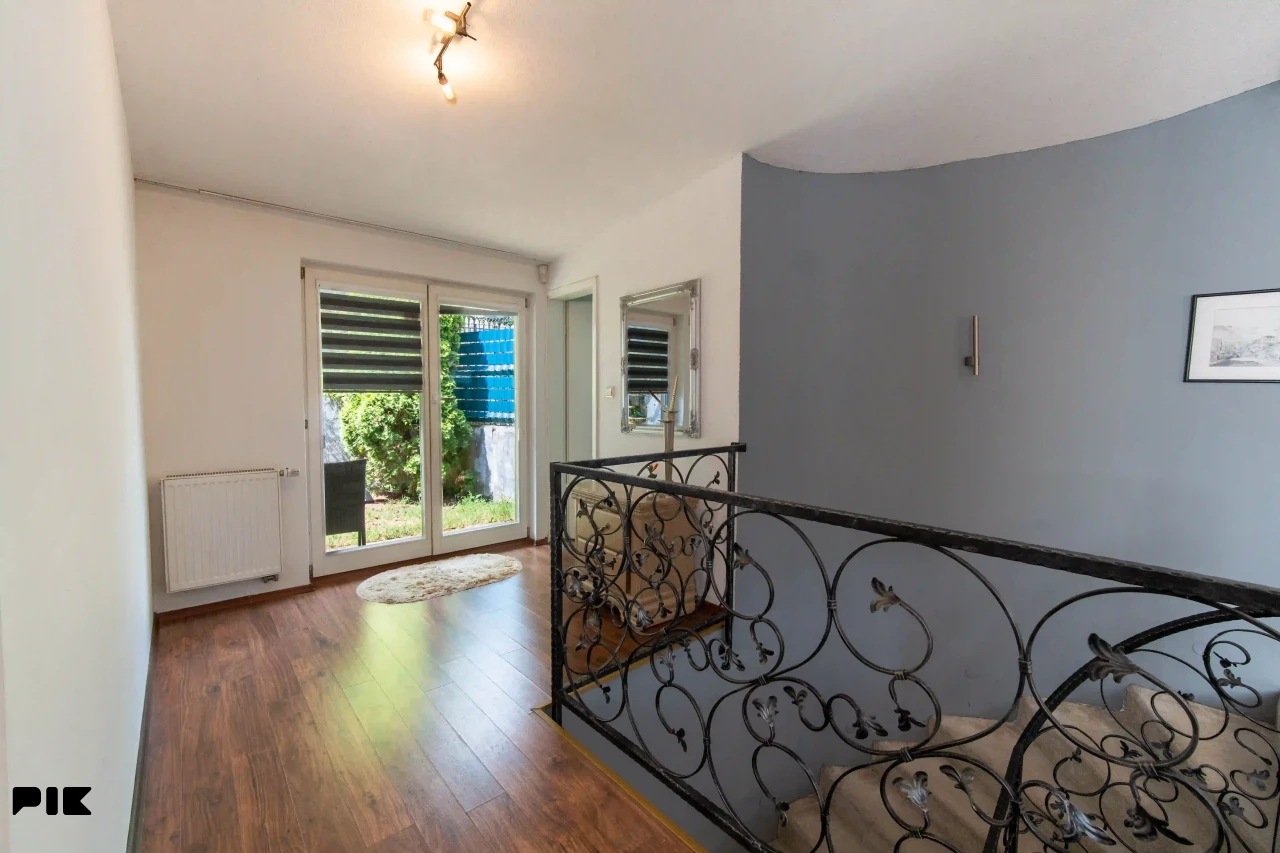 PROPERTIZE | PRODAJA | Moderno namještena kuća na Alifakovcu 21