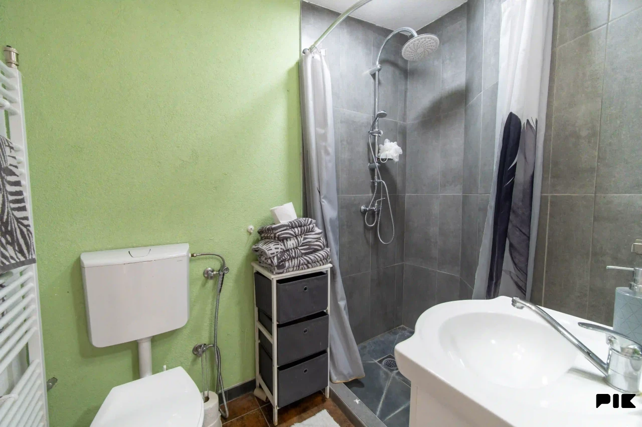 PROPERTIZE | PRODAJA | Moderno namještena kuća na Alifakovcu 22