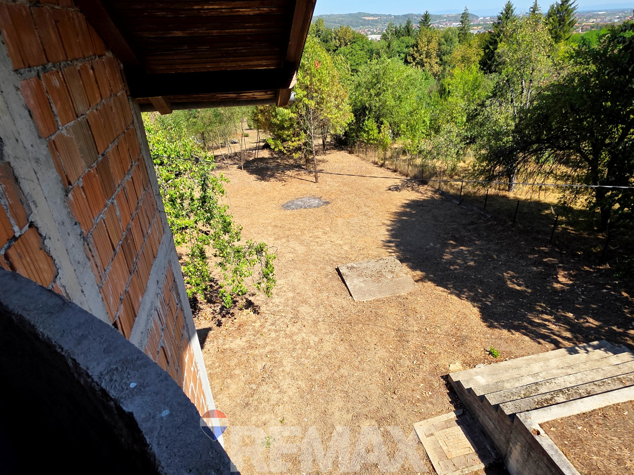 Vikendica sa uređenim dvorištem u Velikom Blašku 24