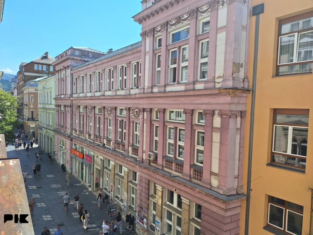 Četverosoban stan Ferhadija 15