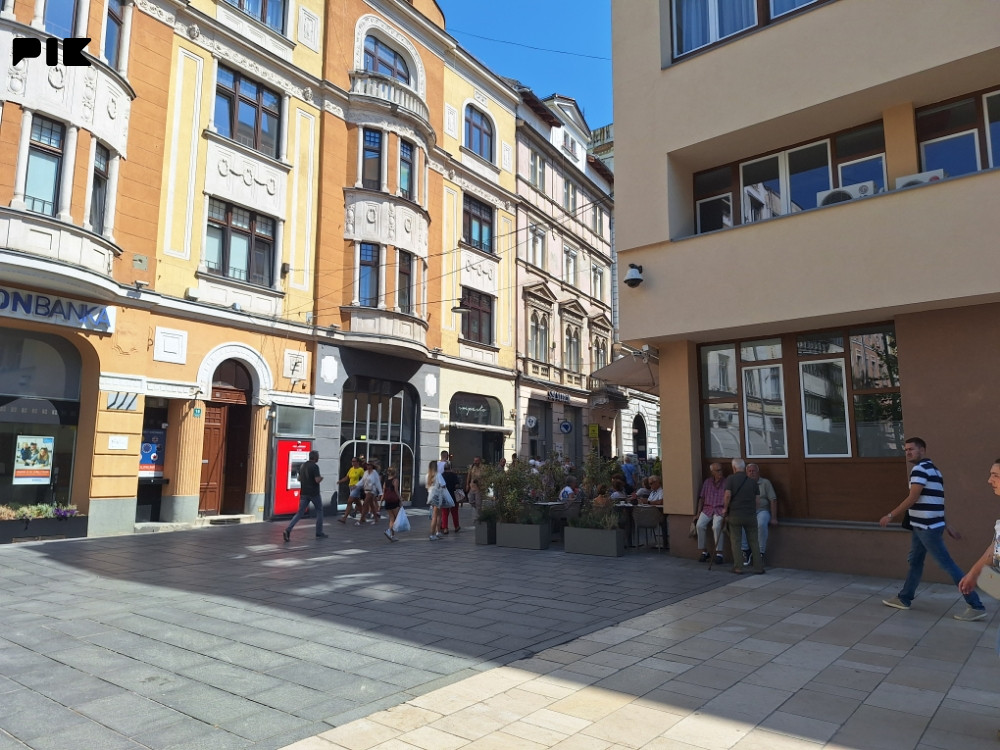 Četverosoban stan Ferhadija 20