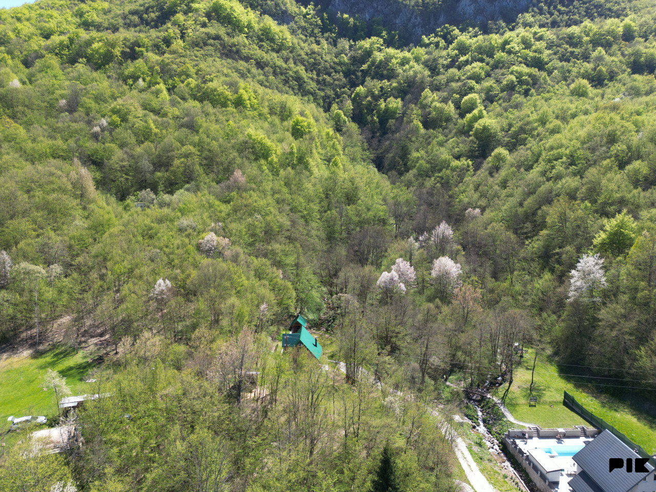 Kuća, zemlja, livada, suma, izvor Presjenica, Trnovo