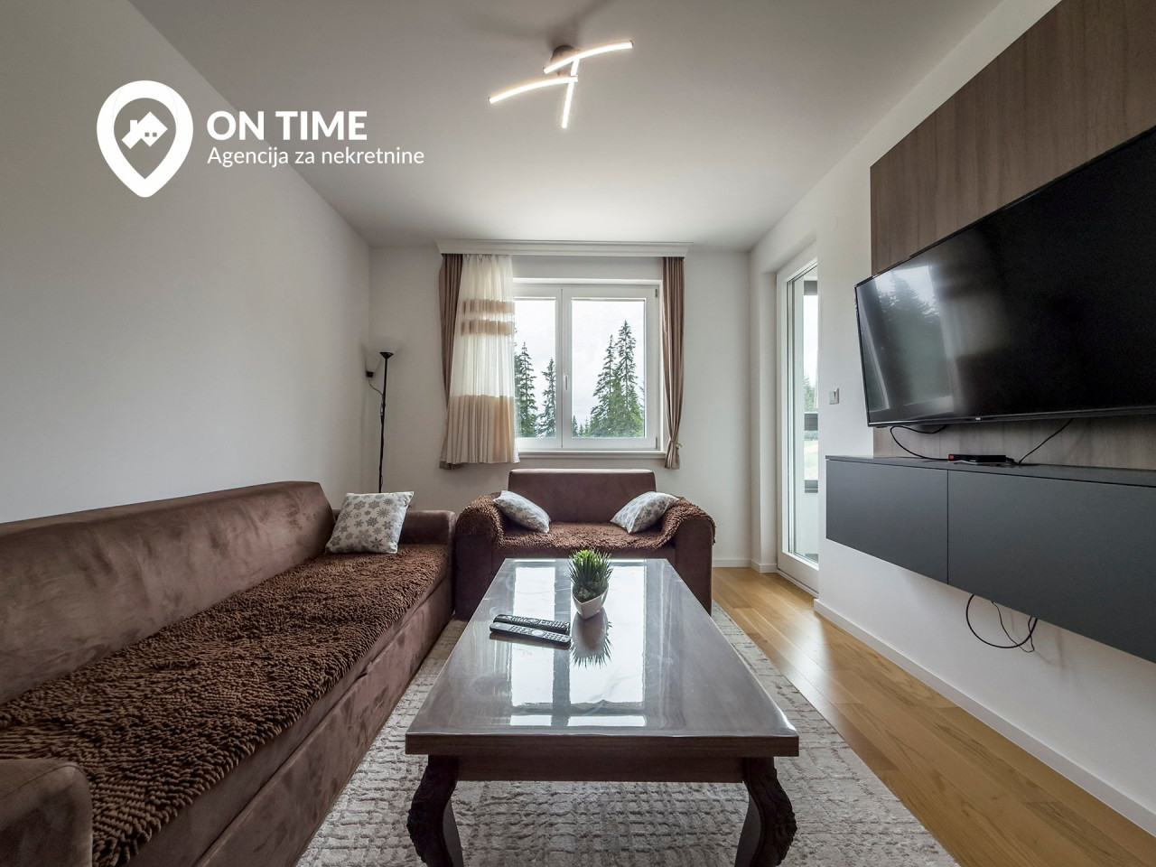ON TIME prodaje: Dvosoban apartman Jahorina, Snježna Dolina 8