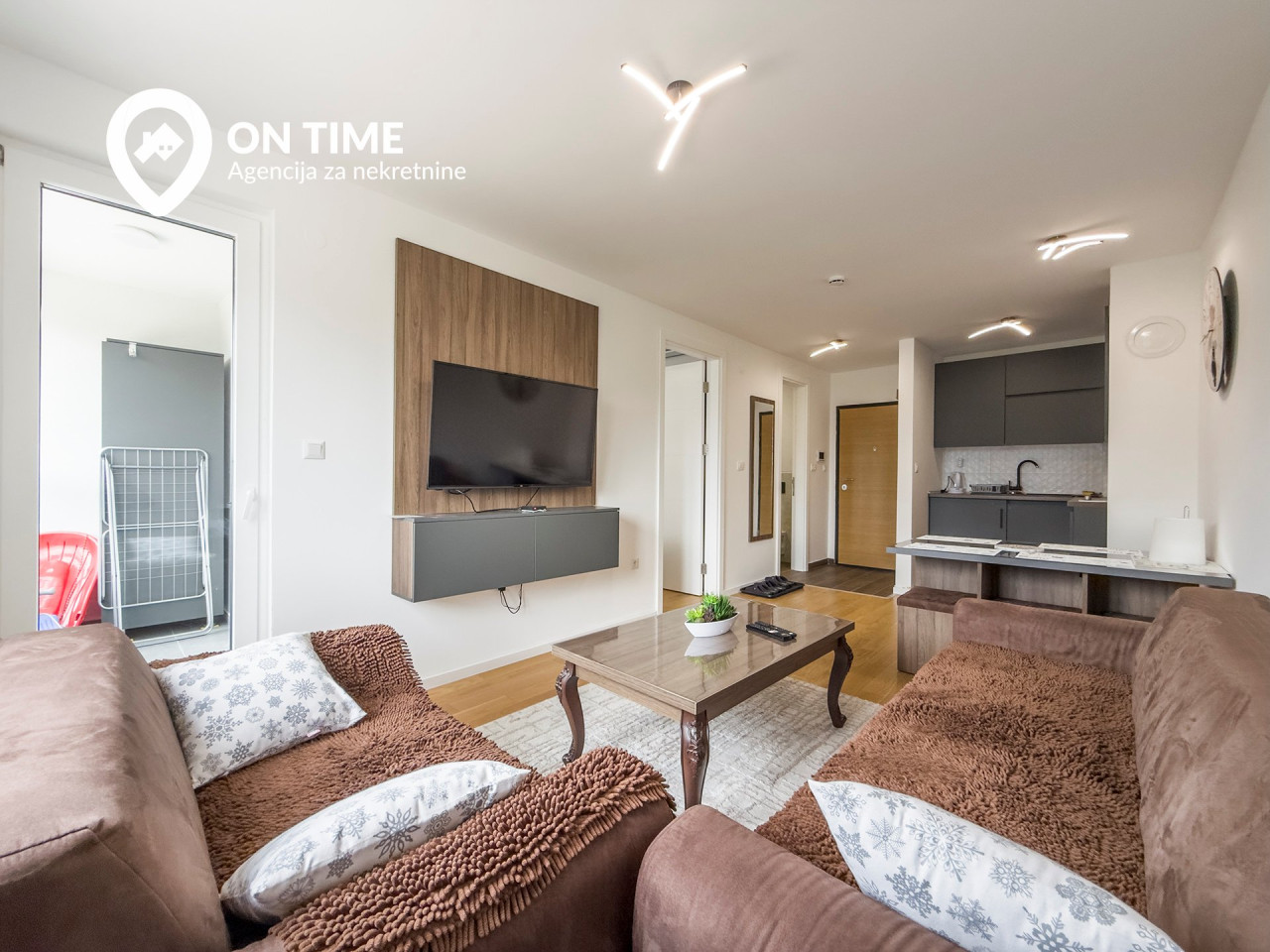 ON TIME prodaje: Dvosoban apartman Jahorina, Snježna Dolina photo 4