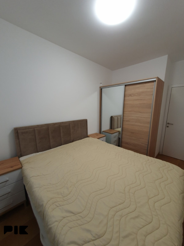 Izdavanje Izdajem stan Banja Luka kod TC EMPORIUM I UKC KLINIČKI 9