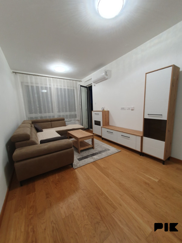 Izdavanje Izdajem stan Banja Luka kod TC EMPORIUM I UKC KLINIČKI