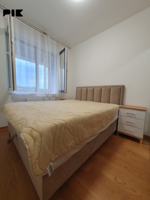 Izdavanje Izdajem stan Banja Luka kod TC EMPORIUM I UKC KLINIČKI 8