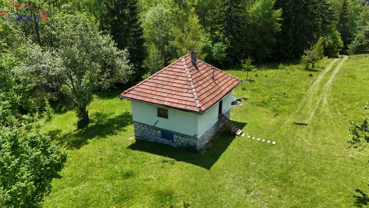 Sigenx prodaje zemljište/vikendica/  Vučija Luka 9