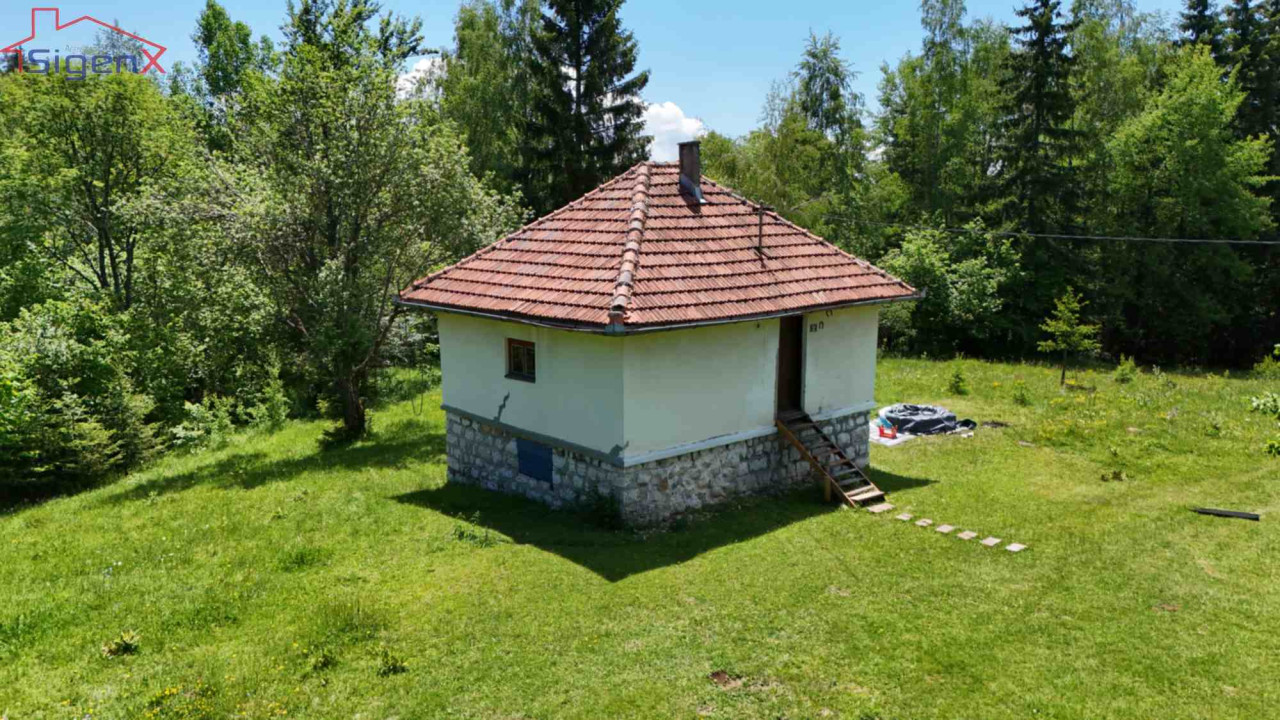 Sigenx prodaje zemljište/vikendica/  Vučija Luka 10